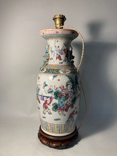 Vase 
En porcelaine de canton
CHINE XIXème...