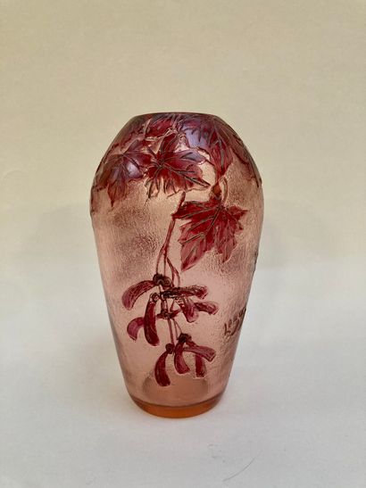 LEGRAS 
Vase en verre à décor dégagé à l'acide...