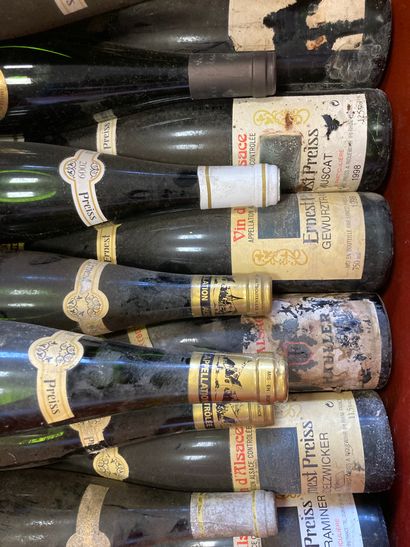 null Lot de vins d'alsace divers dont : 
Ernest Priess, Riesling
(en l'état)