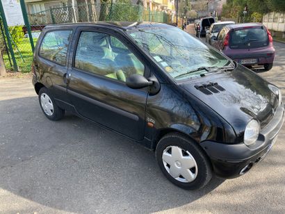 null RENAULT TWINGO de Brigitte Bardot
Carrosserie noire, intérieur tissu
Essence
27...