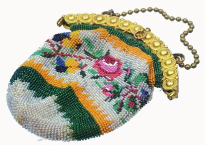 null Très joli petit porte monnaie avec décor de perles fines colorées monture en...