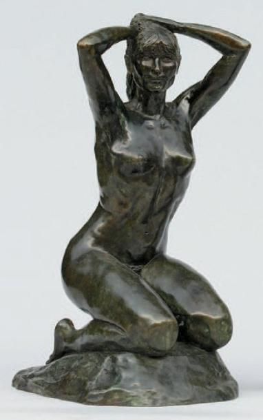 Claude GOLFIER (1932) BAIGNEUSE À SA COIFFURE Épreuve en bronze, fonte d'édition...