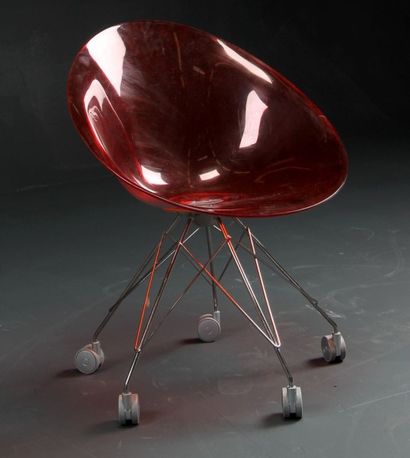 null 1 chaise gondole modèle "Eros " par Philippe Stark en plastique rouge transparant...