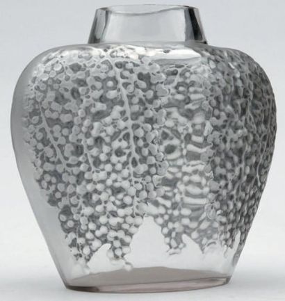 RENE LALIQUE (1860-1945) VASE POIVRE Épreuve d'édition industrielle en verre transparent...