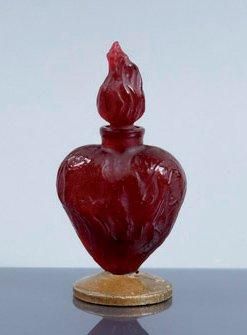 Parfumeur Non Identifié «Coeur de Feu» - (années 1920) - Rare flacon en verre grenat...