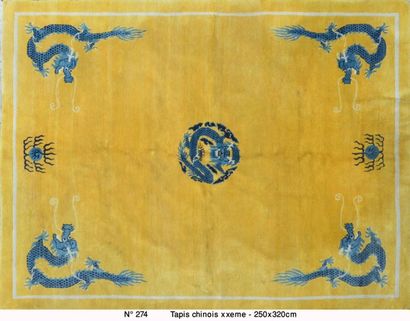null CHINE, début 20ème siècle
Fond jaune d'or à dragons à 5 griffes
320x250cm

