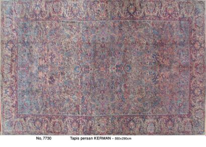 null KIRMAN-LAVER (Perse), début 20ème siècle
A décor de mille fleurs pastel sur...