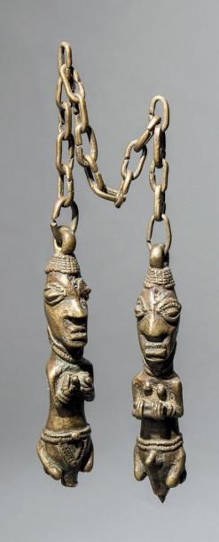 null COUPLE D'EDAN en bronze réuni par une chaîne de bronze. Yoruba Nigeria. Haut.:...