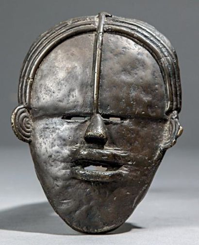  RARE MASQUE en bronze Dan de la région de Toulépleu avec son arête frontale. Haut.:...