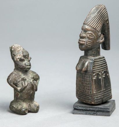 REPRÉSENTATION en bronze d'une femme Yoruba...