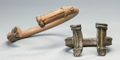 null TORQUE DE FOUILLE ET BRACELET à têtes de serpent. Ces deux objets trouvés en...