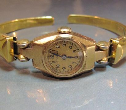 null Montre bracelet de dame en or jaune 14 K bracelet ouvert. Système de ressort...
