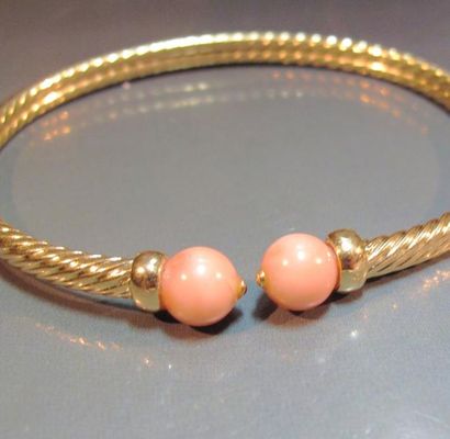 null Bracelet rigide ouvert en or jaune 18 K les extrémités serties de boules de...