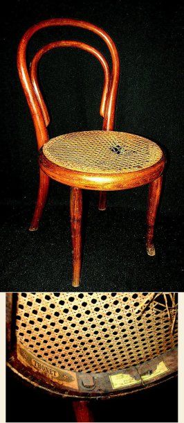 null Jolie petite chaise d'enfant en bois courbé de fabrication autrichienne de THONET....