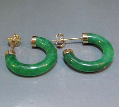 null Paire de boucles d'oreilles, anneaux de jade traité, monture en or jaune 18...