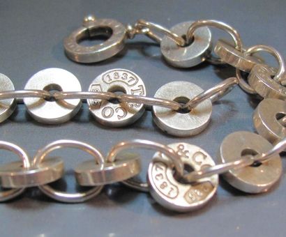 TIFFANY & Co Bracelet en argent à maillons rond. Signé. 23.10 g. L : 18 cm