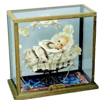 null «Maria Bambina» jolie petite poupée en cire dormant dans un berceau avec entourage...