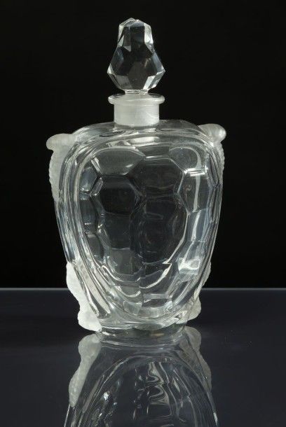 Guerlain «Le Parfum des Champs-Elysées» - (1904) Flacon créé en 1914 pour l'ouverture...