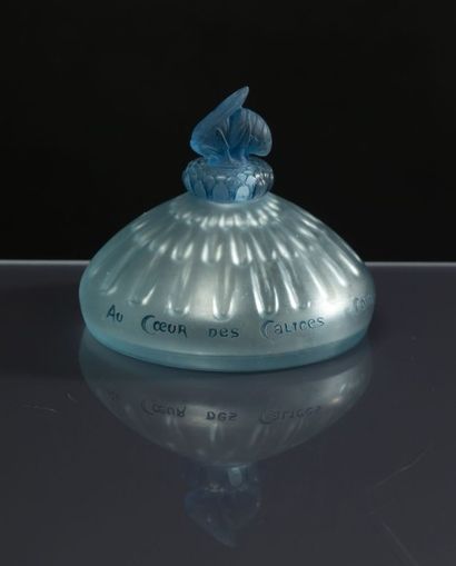 Coty «Au Coeur des Calices» - (années 1920) Très rare flacon en verre pressé moulé...