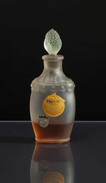 A,Gravier «Pluie d'Or» - (années 1920) Flacon en verre incolore pressé moulé dépoli...