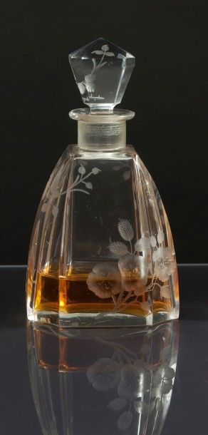 Violet Amarosa» - (années 1910) Rare flacon carafon en cristal incolore pressé moulé...