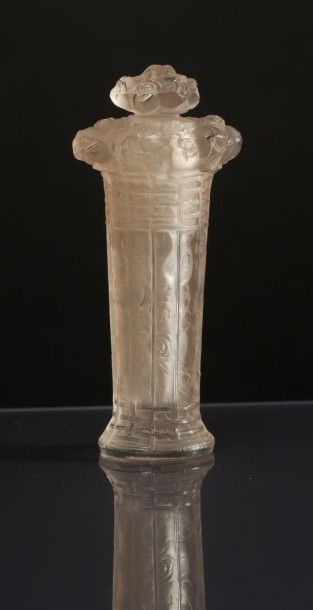 D'Orsay «Roses» - (1914) Elégant flacon modèle «panier de roses» en verre incolore...