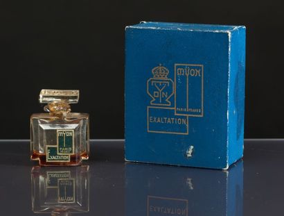 MYON «Exaltation» - (années 1930) Présenté dans son coffret cubique en carton maroquin...