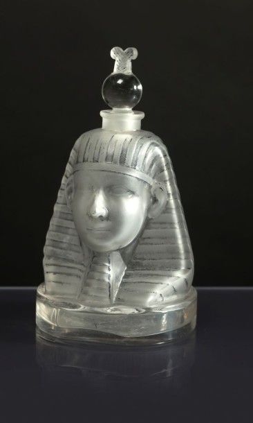 RAMSES (Léon De Bertalot) - «Ramsès IV» - (1919) Flacon égyptomanique en cristal...