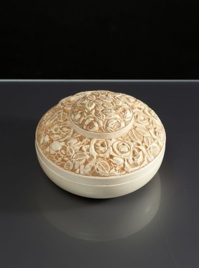 Edouard Fornells «Roses» - (années 1930) boite à poudre cylindrique en bakélite ivoire...