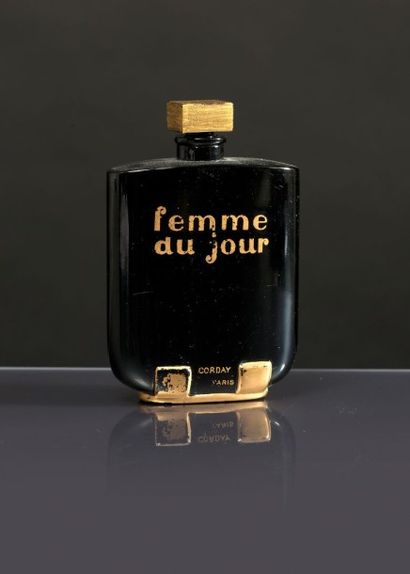 Corday «Femme du Jour» - (1925) Rare flacon moderniste en cristal opaque noir de...