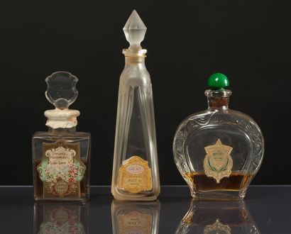 DIVERS PARFUMEURS - (années 1920) Lot comprenant 1 flacon carafon «Effluves Printaniers»...