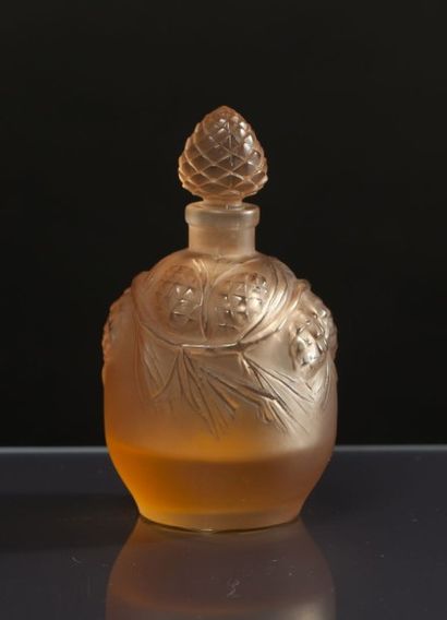 SILKA «Arôme Mystique» - (années 1920) Rare flacon en verre incolore pressé moulé...