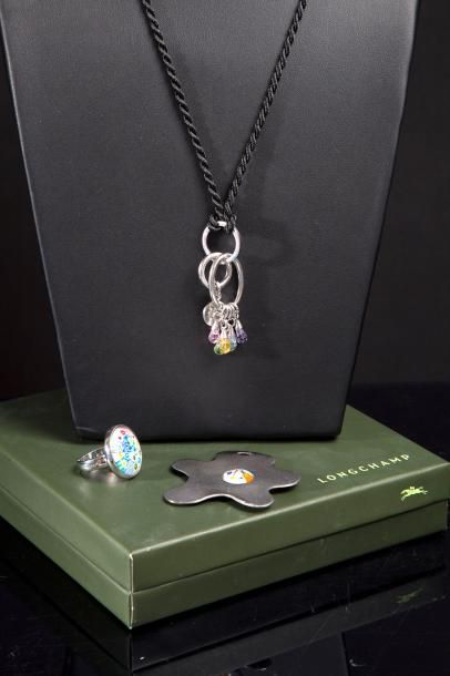LONGCHAMP Bijoux en argent et verre de Murano thème millefiori, un pendentif au motif...