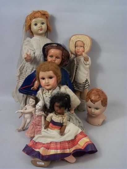 null Ensemble de 7 poupées diverses en composition + une tête en carton moulé