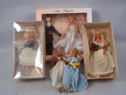 null Ensemble de poupées en gomme de latex par PEYNET (deux contemporaines en boîte,...