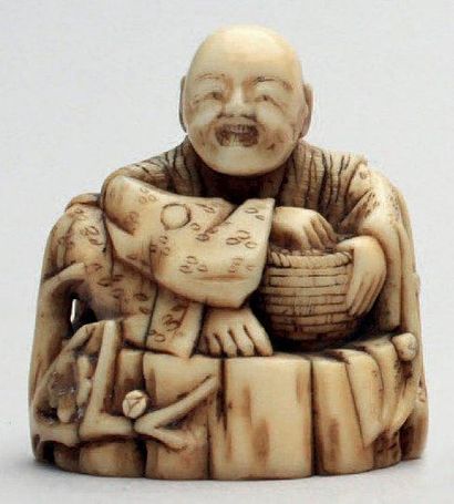 null NETSUKE en ivoire à patine jaune représentant le jardinier Hanasaka Jiji assis...