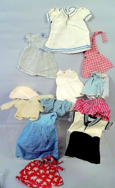 null «Atlantic» (manque béret) (1952-53) + lot de vêtemenst divers pouvant aller...