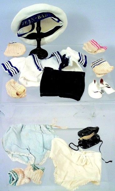 null «Jean Bart» (Hiver 1952-53) + lot de chaussettes et deux paires de souliers...