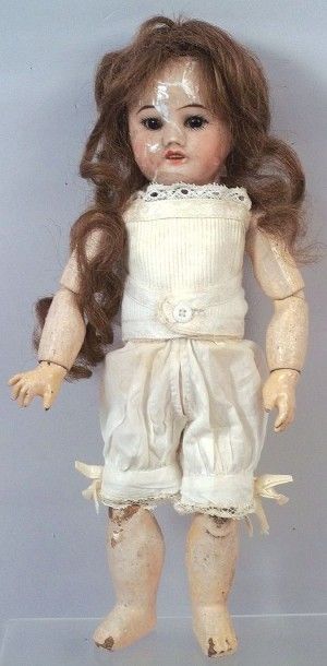 null Petite poupée genre BLEUETTE modèle 8/0 mais avec yeux noirs en verre, cassée...