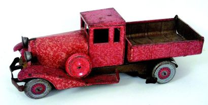 null Camion benne mécanique en tôle peinte rouge moucheté de fabrication française...