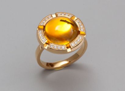 CHAUMET Bague Class one en or jaune 750°/00 (tête d'aigle), centrée d'une citrine...