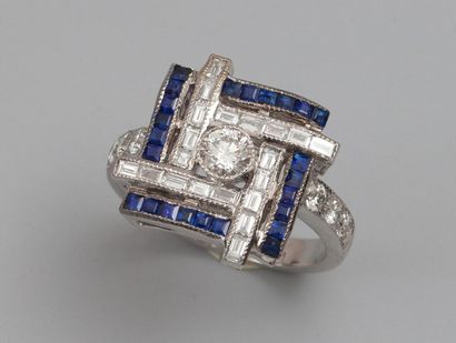 null Bague en or gris 750°/00, chaton géométrique serti de diamants taille brillant...