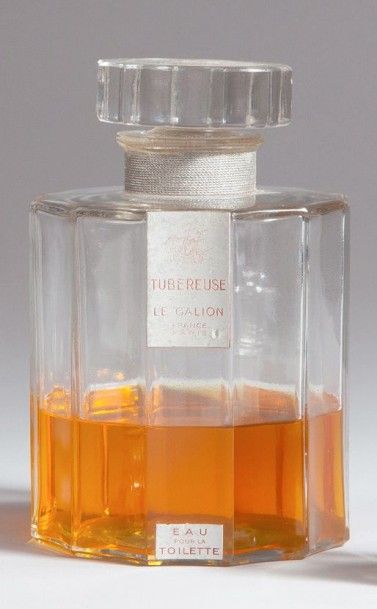 LE GALION Tubéreuse - (années 1945-1950) Important flacon Tank en verre incolore...