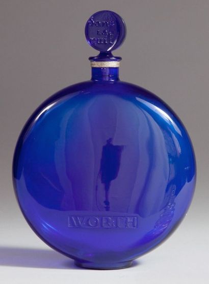 WORTH Dans la Nuit - (1924) Flacon en verre pressé moulé teinté bleu nuit de section...
