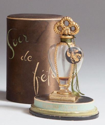 Germaine Lecomte Soir de Fête - (1945) Présenté dans son coffret cylindre ovale en...