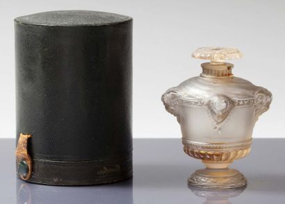 Guerlain Bouquet de Faunes - (1926) Présenté dans son coffret cylindre en carton...