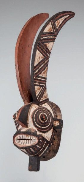 null Gurunsi, Burkina faso. Grand masque antilope décoré de motifs géométriques polychromes,...