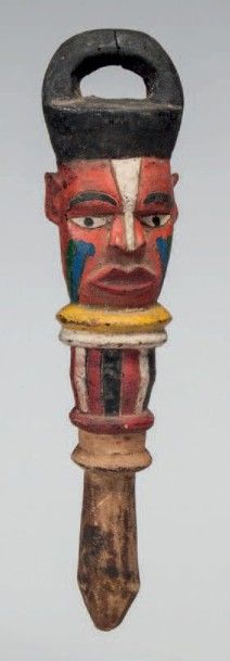 null Kuyu, Congo. Tête à dominante rouge, coiffe noire en arceau
Haut.: 40 cm