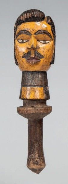 null Kuyu, Congo. Tête d'homme moustachu à visage jaune
Haut.: 36 cm