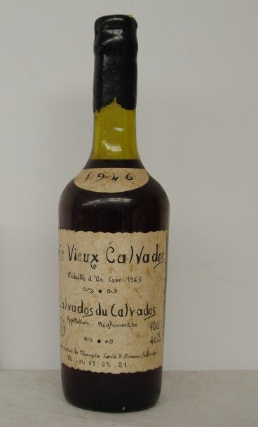 null 1 bout CALVADOS D DUPONT 1946 (CIRE CASSEE SUR LE COL)